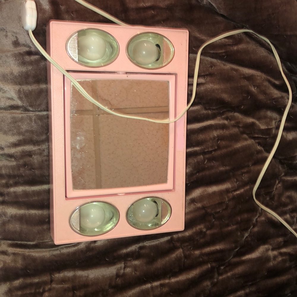 Cosmetic mirror